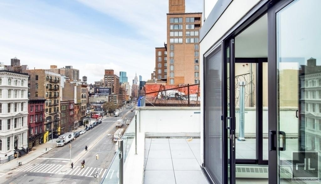 Bowery - Photo 0