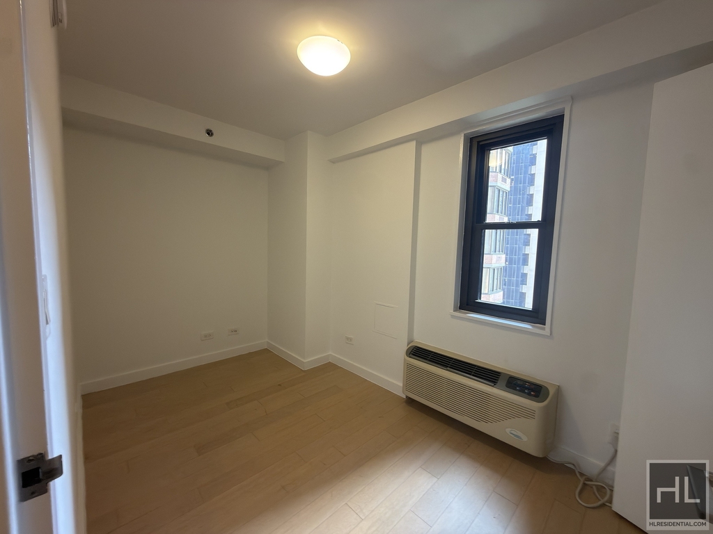 East 39th Street - Photo 7