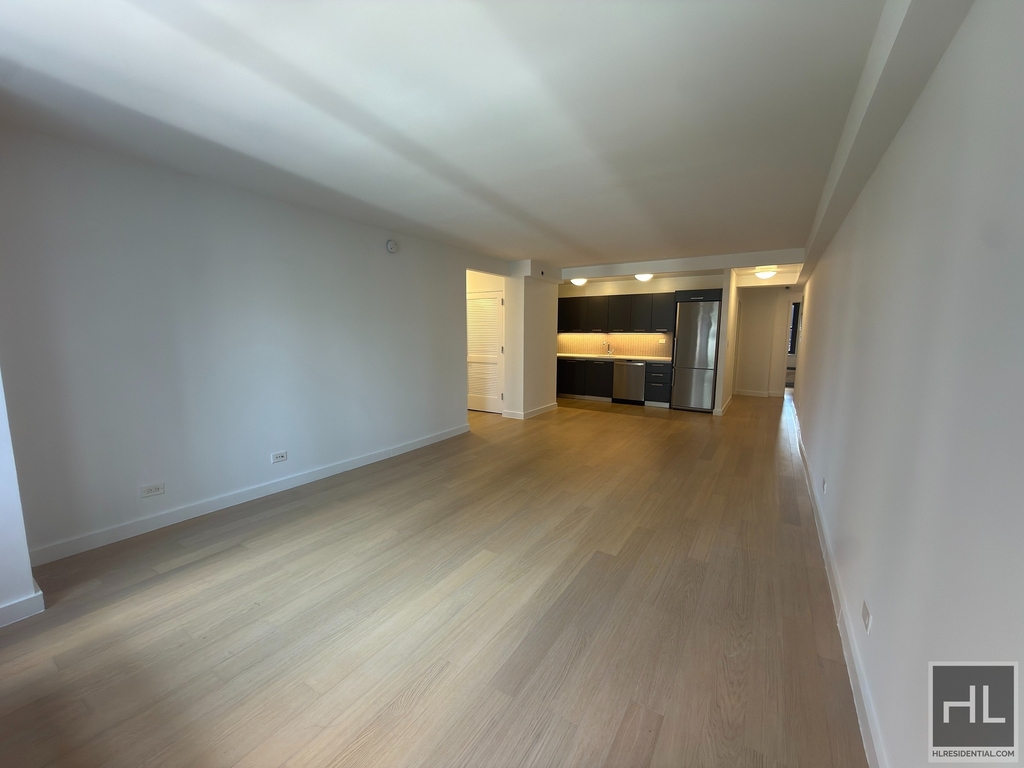 East 39th Street - Photo 0
