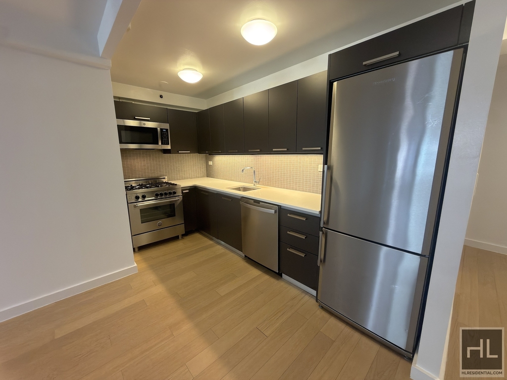 East 39th Street - Photo 2