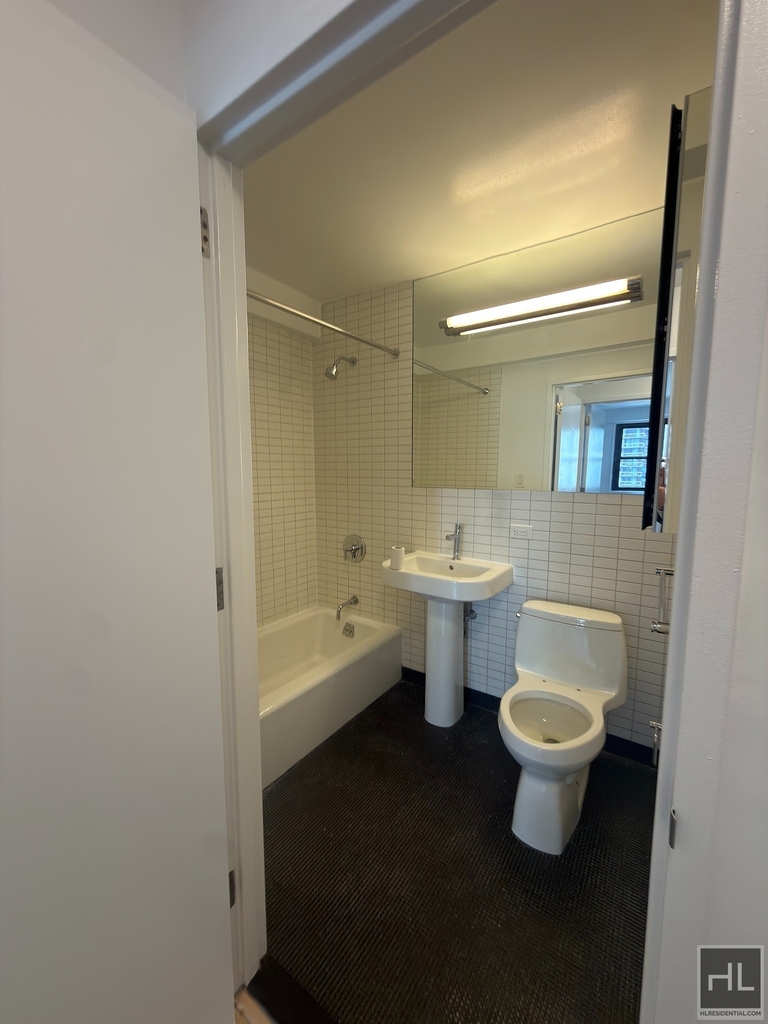 East 39th Street - Photo 10