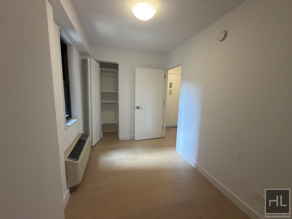 East 39th Street - Photo 6