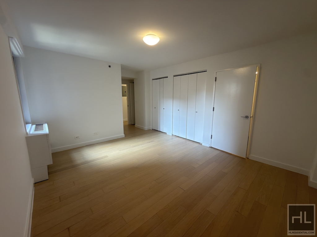 East 39th Street - Photo 8