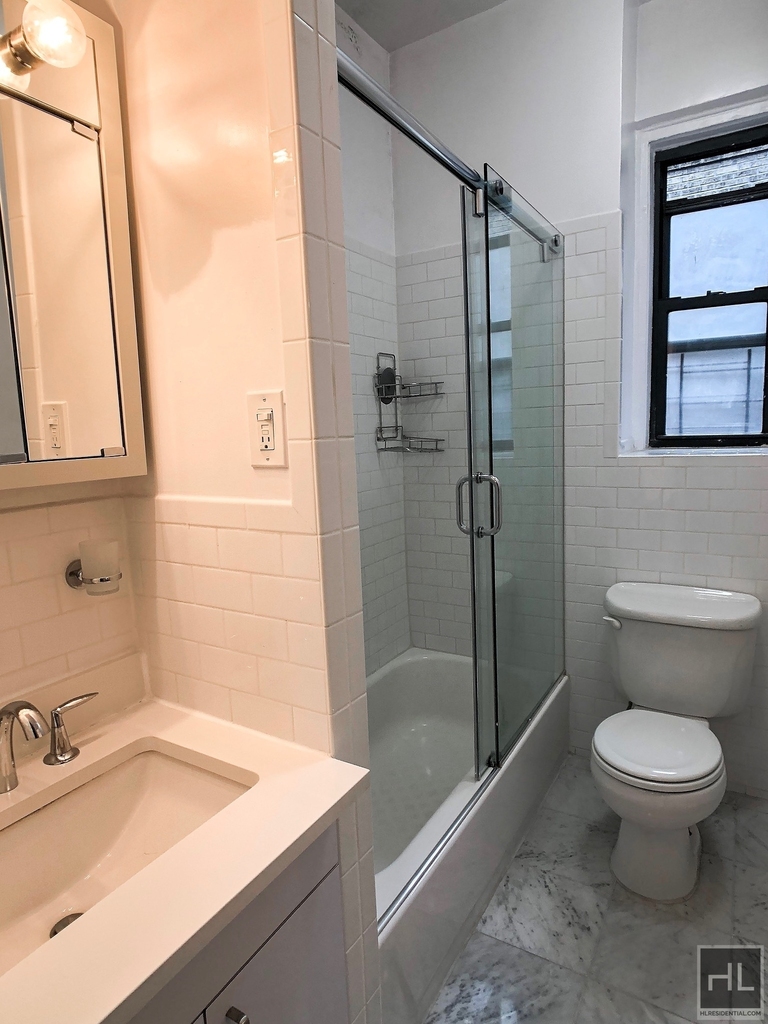 East 46 Street - Photo 2