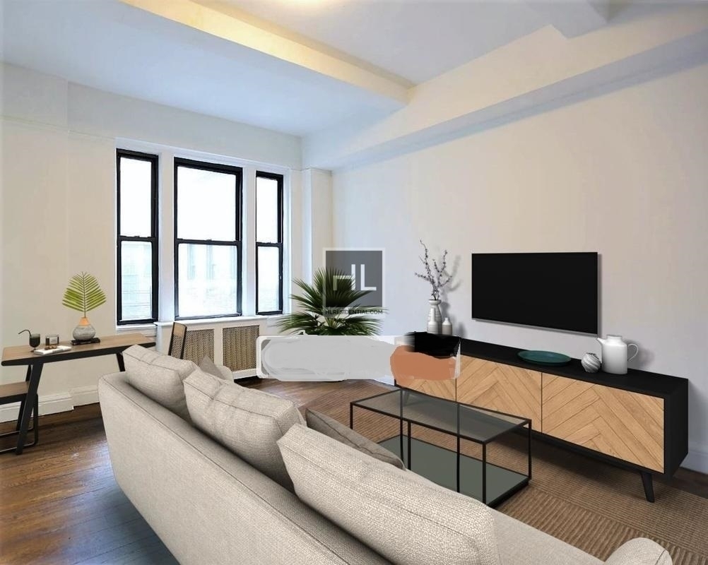East 46 Street - Photo 1
