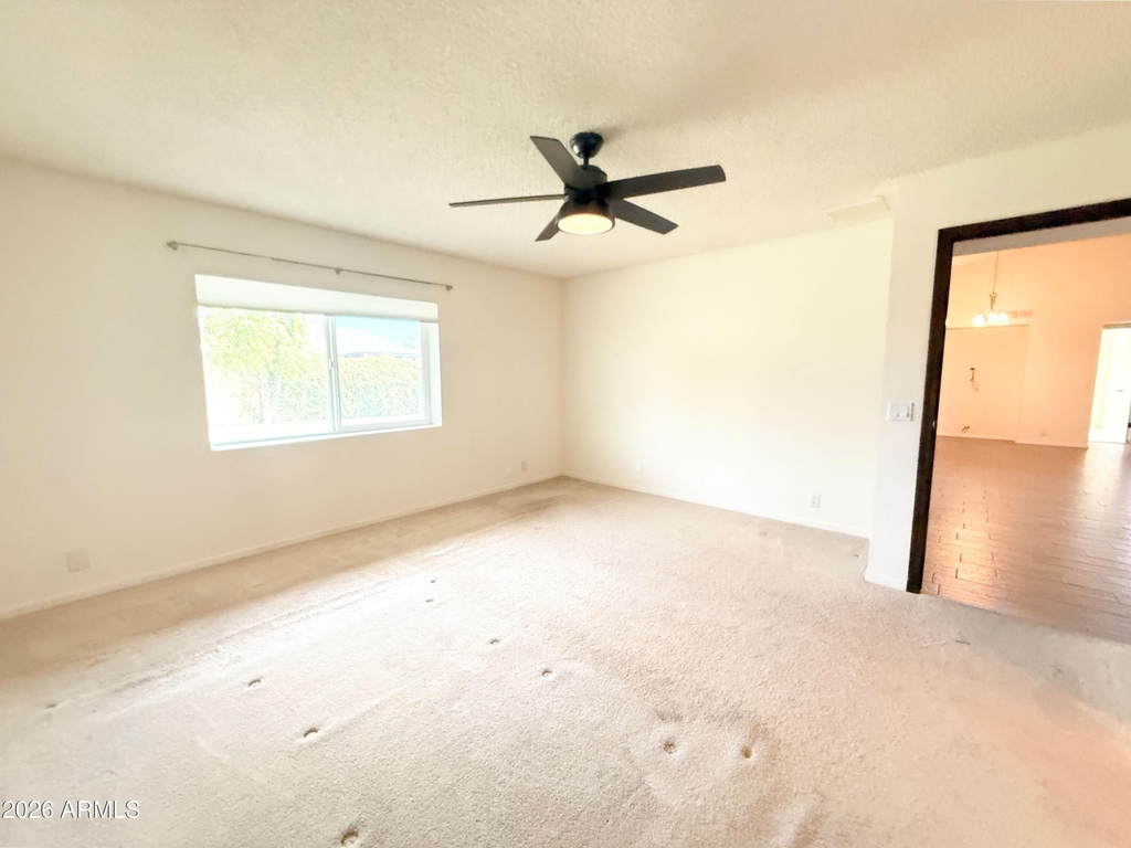 916 W Strahan Drive - Photo 10