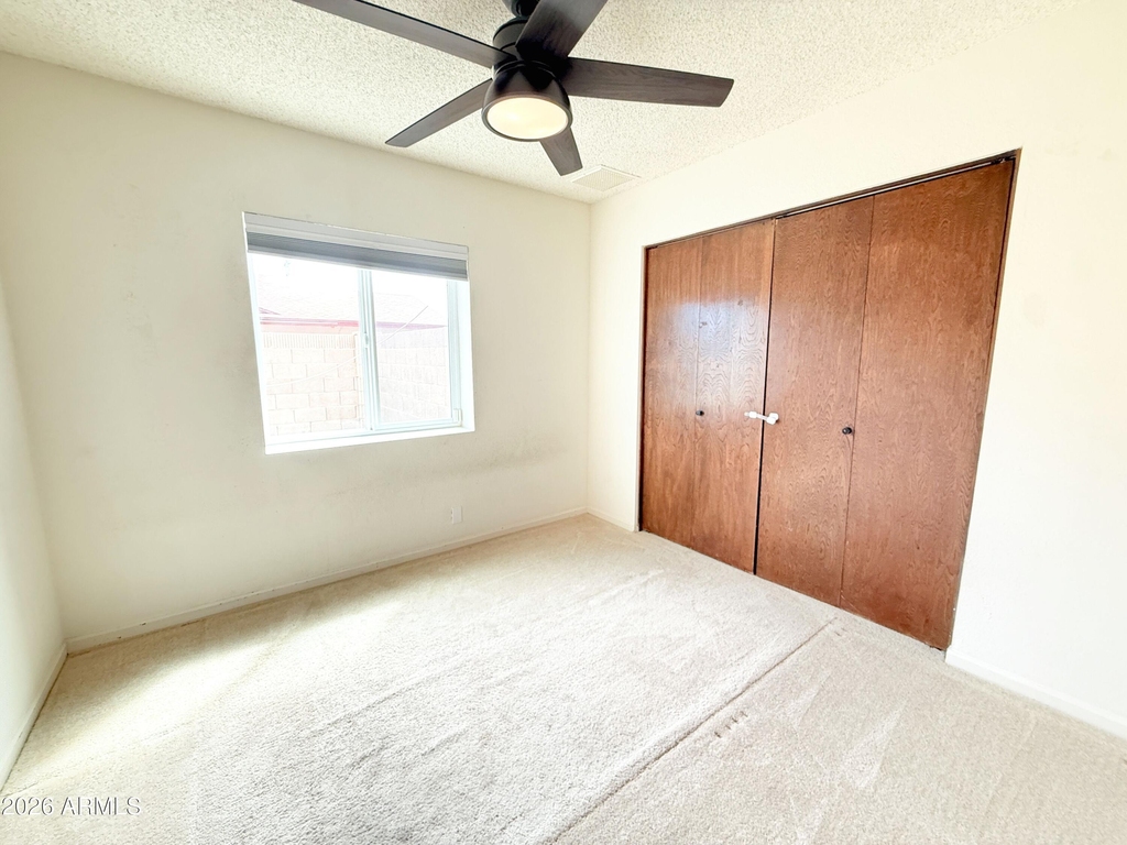 916 W Strahan Drive - Photo 15