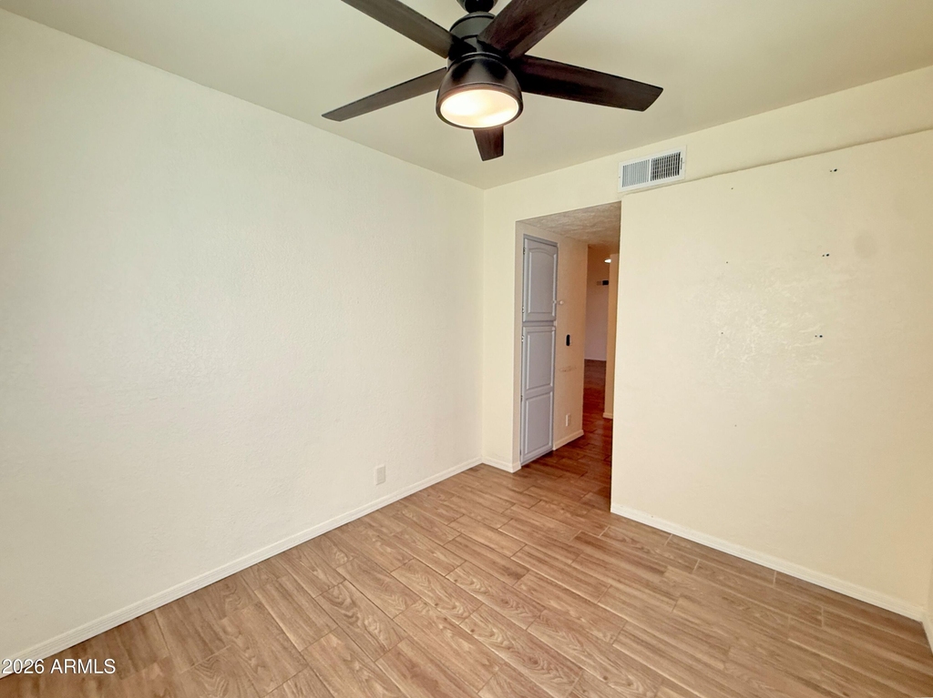 916 W Strahan Drive - Photo 8