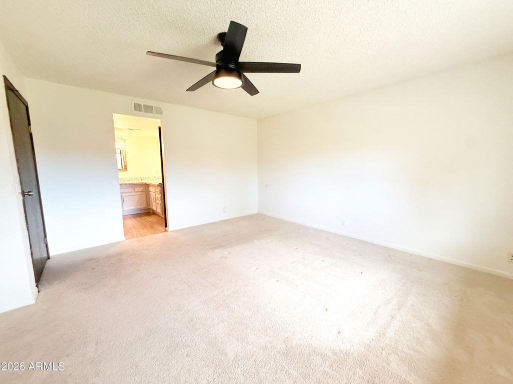 916 W Strahan Drive - Photo 11