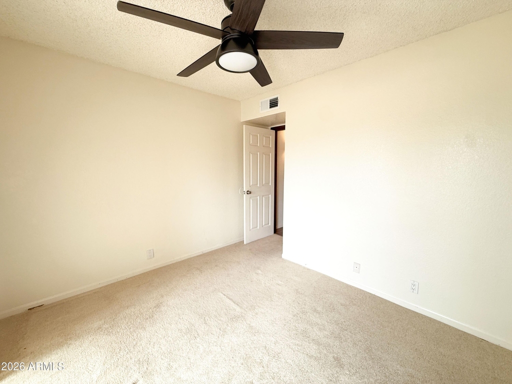 916 W Strahan Drive - Photo 14