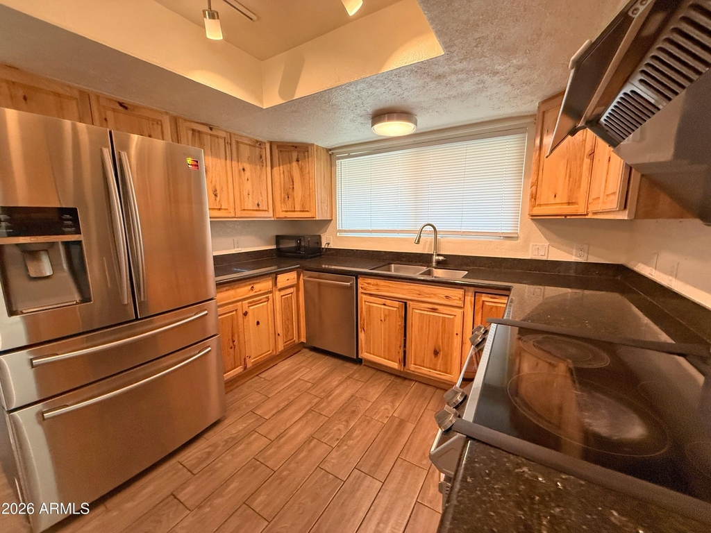 916 W Strahan Drive - Photo 7
