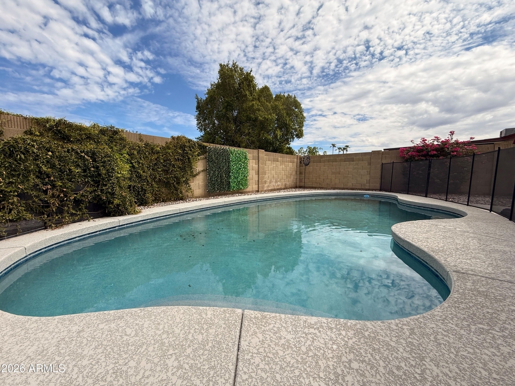916 W Strahan Drive - Photo 23
