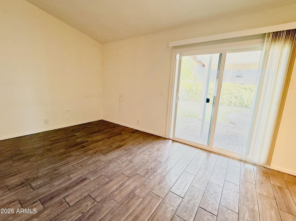916 W Strahan Drive - Photo 5