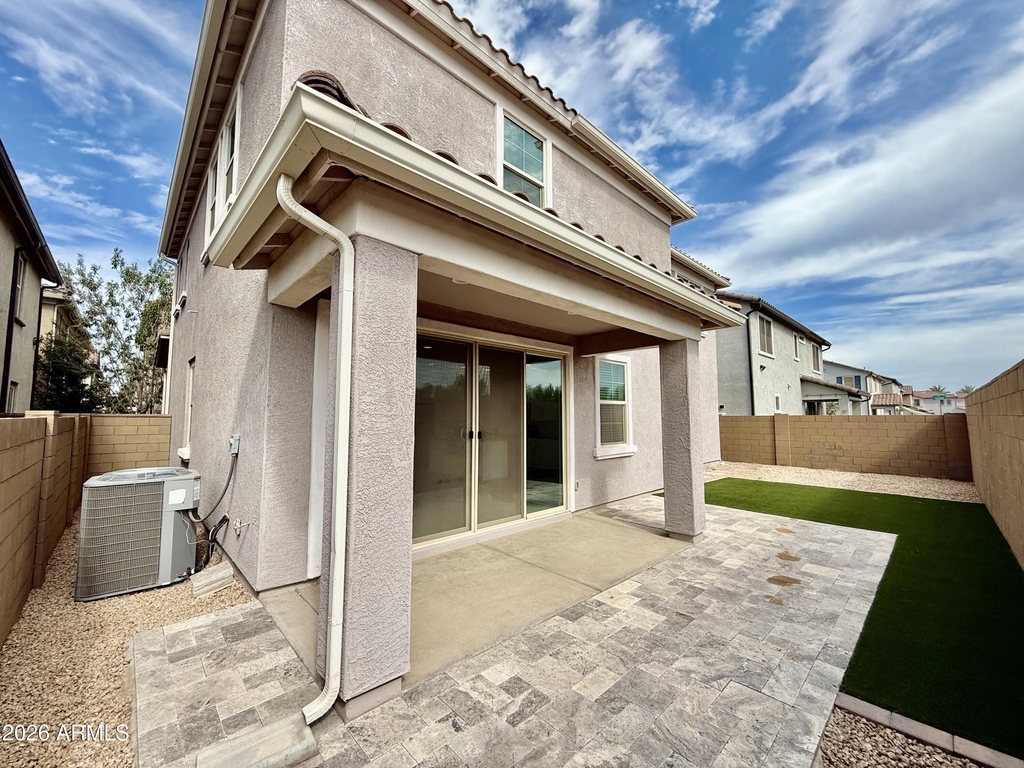9923 E Tillman Avenue - Photo 1
