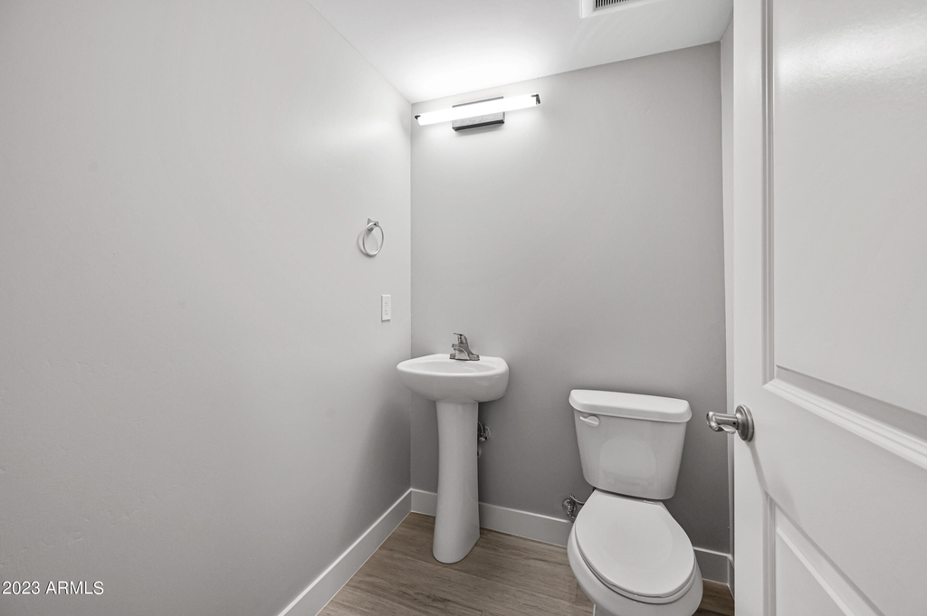 1023 W 5th Street - Photo 13