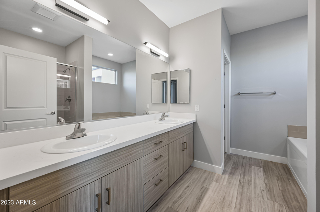 1023 W 5th Street - Photo 20