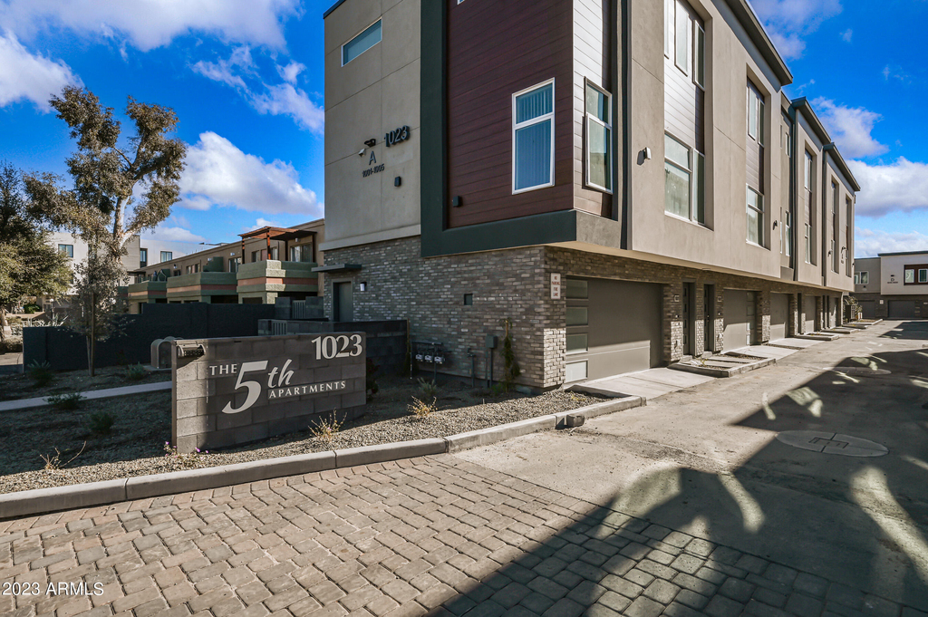 1023 W 5th Street - Photo 31