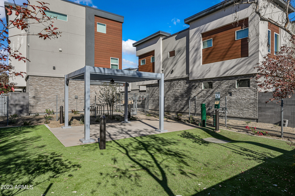 1023 W 5th Street - Photo 39