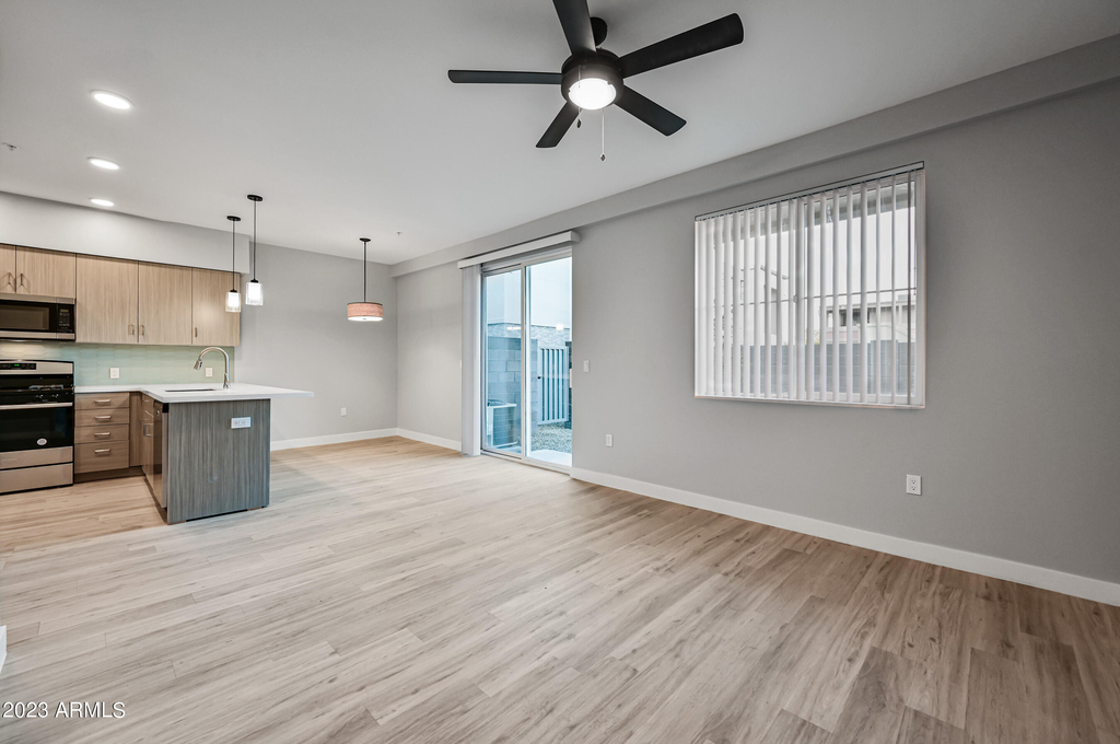 1023 W 5th Street - Photo 2
