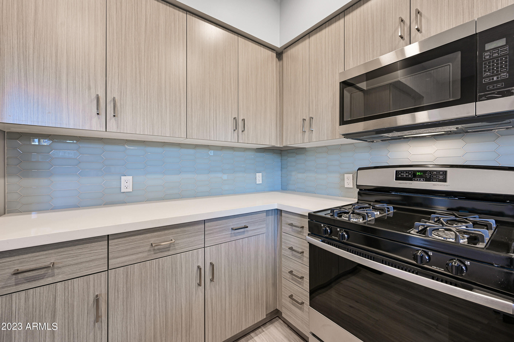 1023 W 5th Street - Photo 6