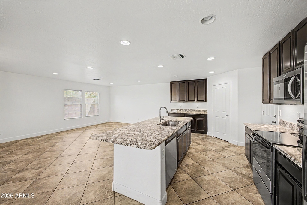 16332 W Moreland Street - Photo 7