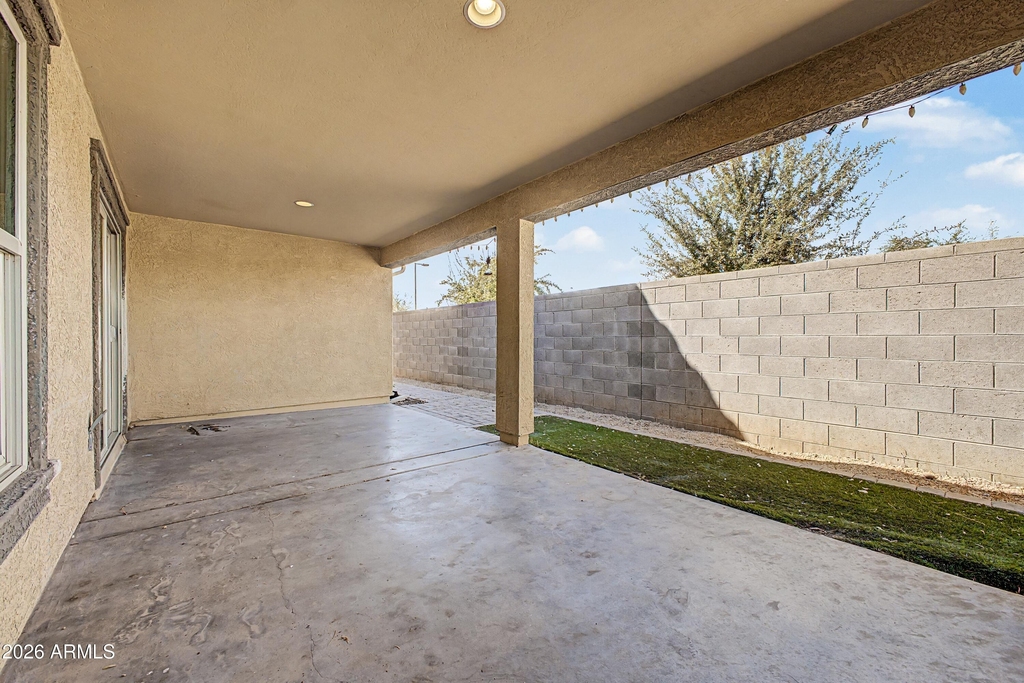 16332 W Moreland Street - Photo 29