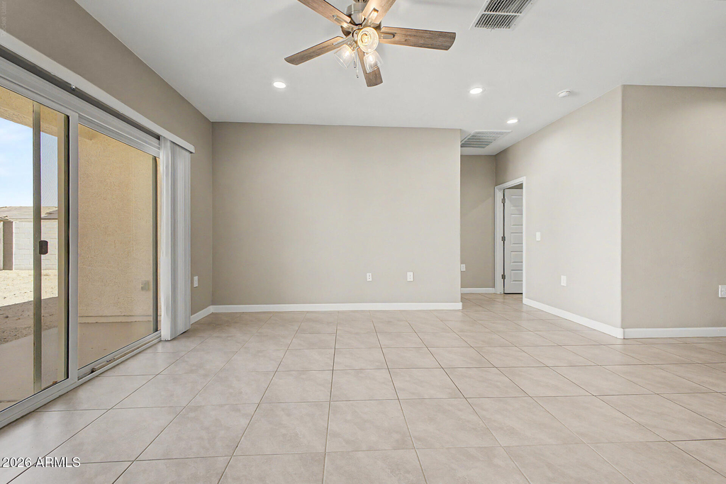 24056 W Watkins Street - Photo 4