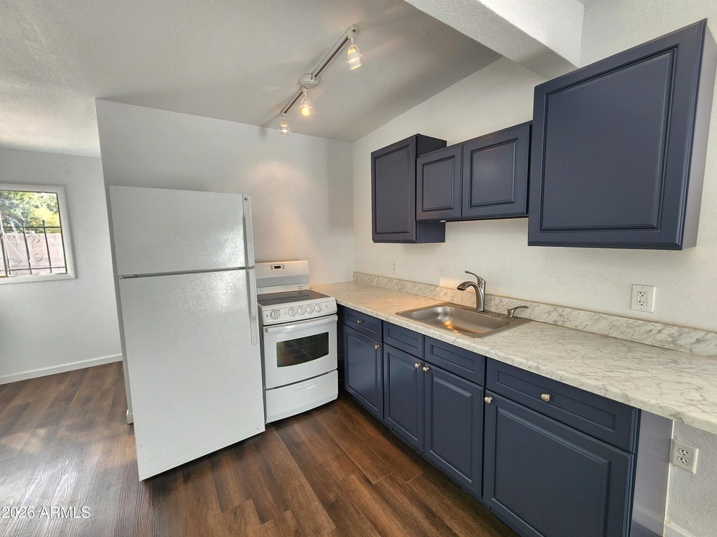 1618 W Gardenia Drive - Photo 12