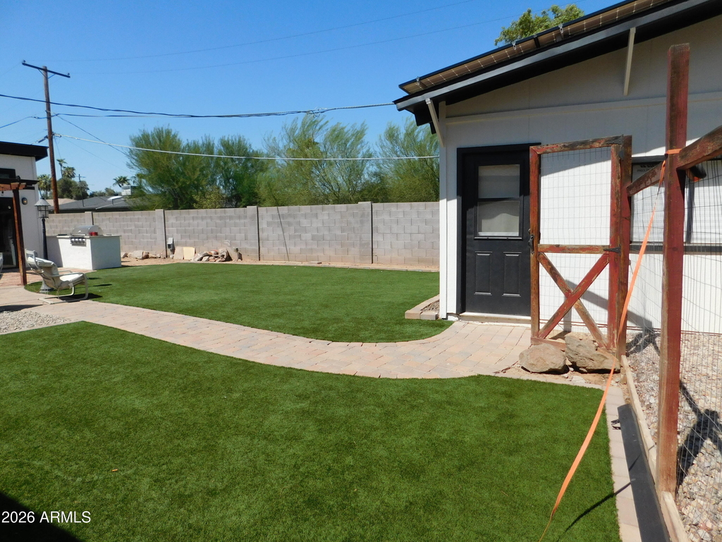 1618 W Gardenia Drive - Photo 2