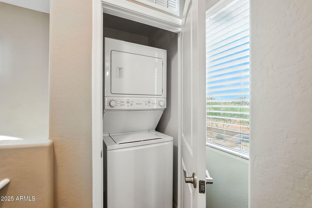 240 W Juniper Avenue - Photo 25