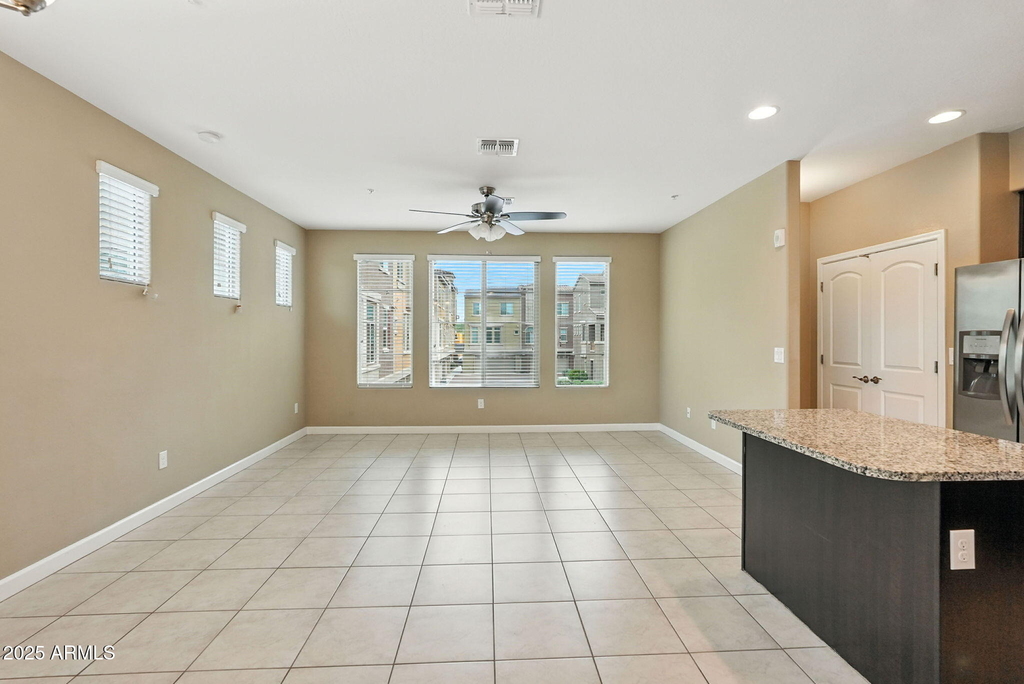 240 W Juniper Avenue - Photo 2