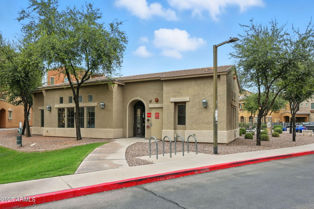 240 W Juniper Avenue - Photo 33