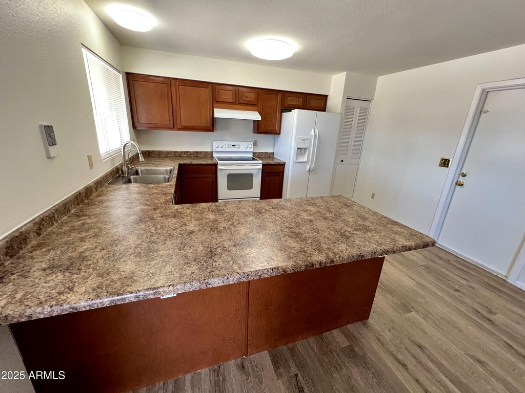 2043 E Jerome Avenue - Photo 5