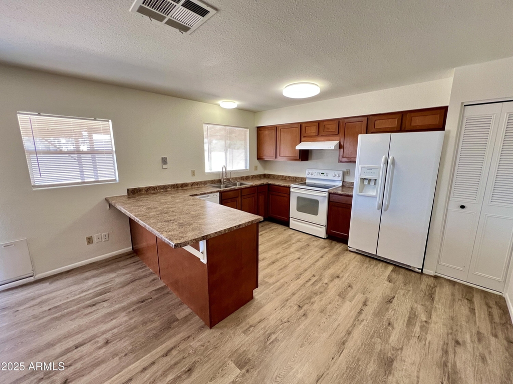 2043 E Jerome Avenue - Photo 6