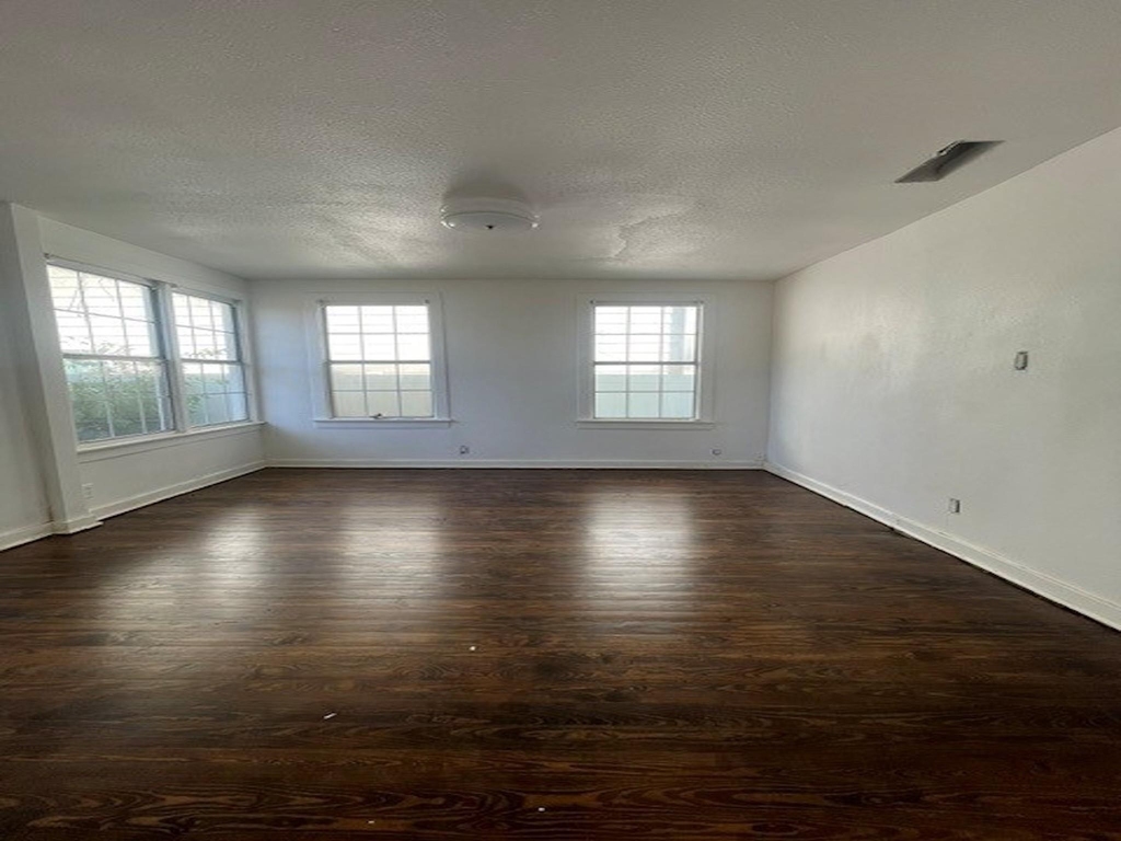 422 S Glasgow Drive - Photo 1
