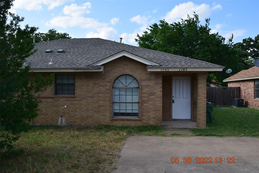 1705 Patricia Street - Photo 0