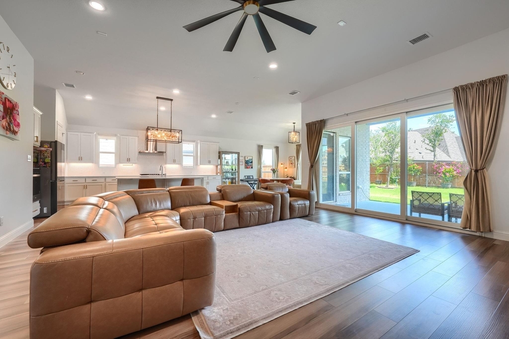 2532 Blackpool Court - Photo 4