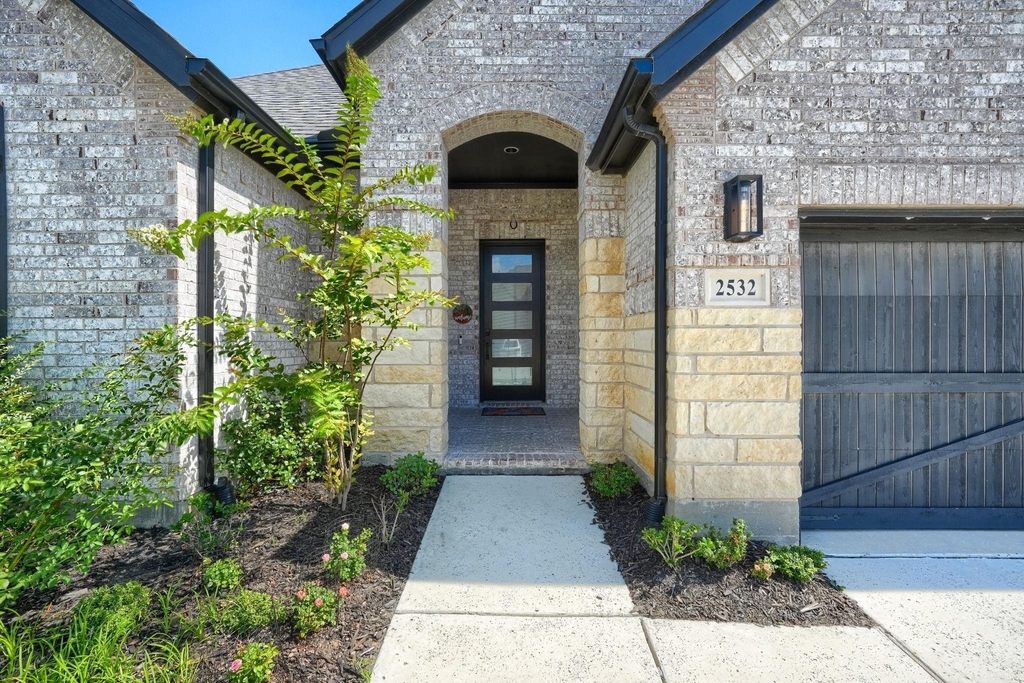 2532 Blackpool Court - Photo 1