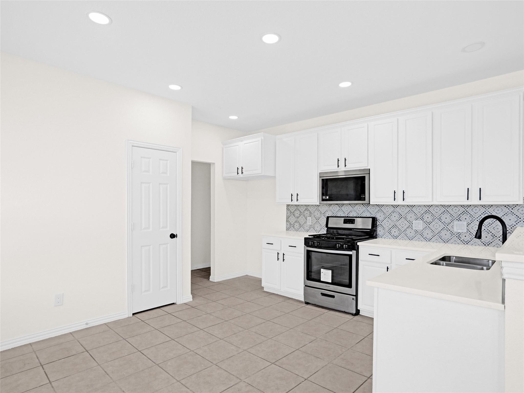 325 Highland Creek Drive - Photo 11