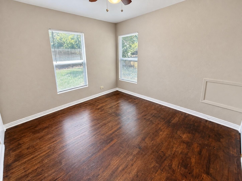 1514 Cedarcrest Drive - Photo 3