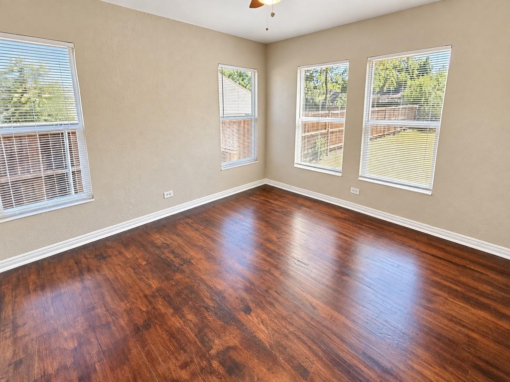 1514 Cedarcrest Drive - Photo 2
