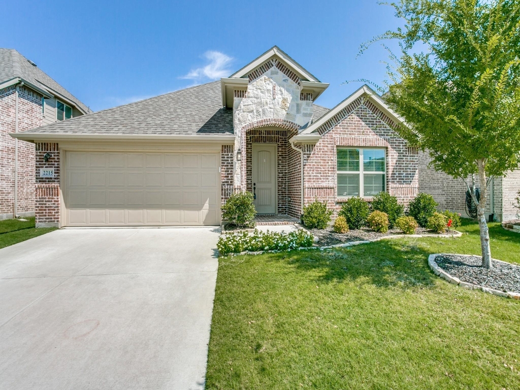 2215 Yorktown Drive - Photo 0