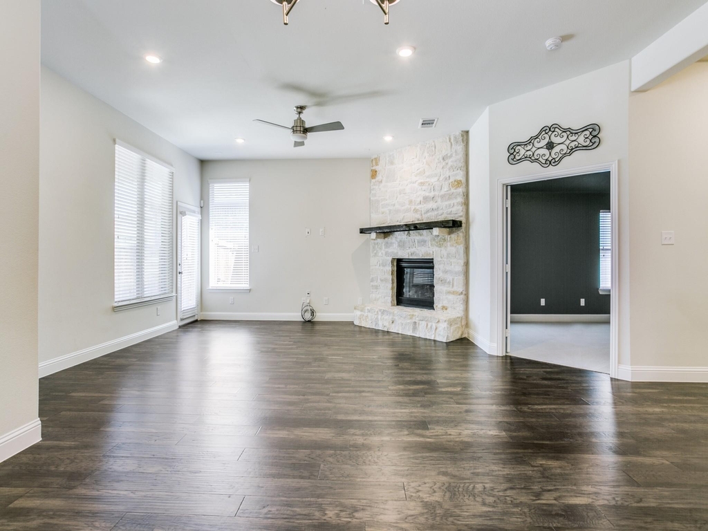 2215 Yorktown Drive - Photo 3