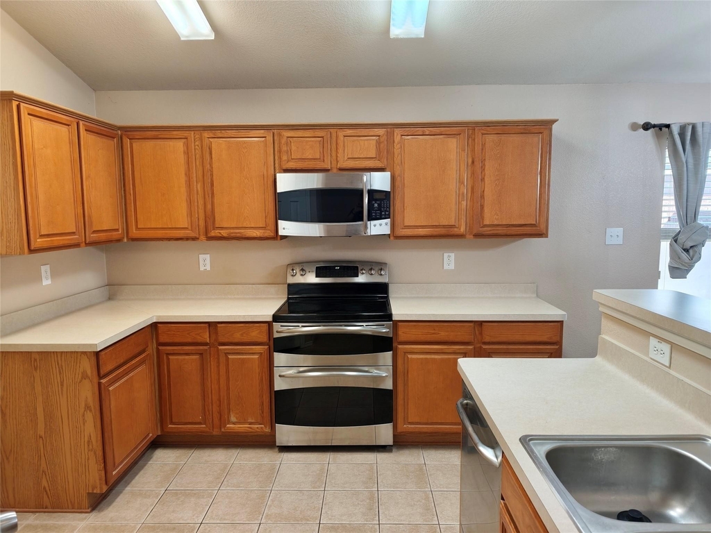 1304 Hansberry Drive - Photo 3