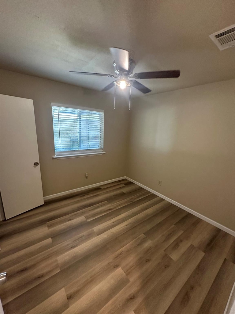 5001 Cummings Drive - Photo 8