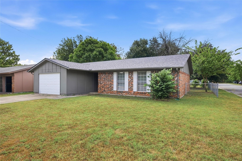 1312 Churchill Way - Photo 1