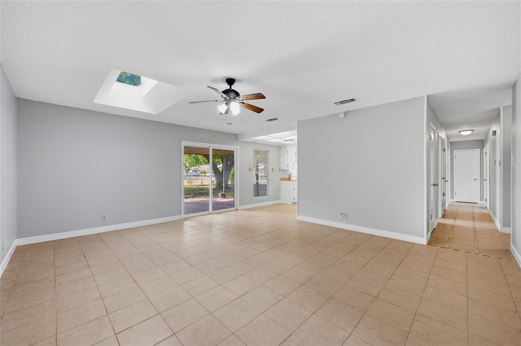 1312 Churchill Way - Photo 3
