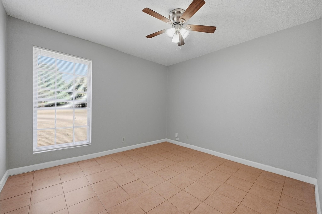 1312 Churchill Way - Photo 16