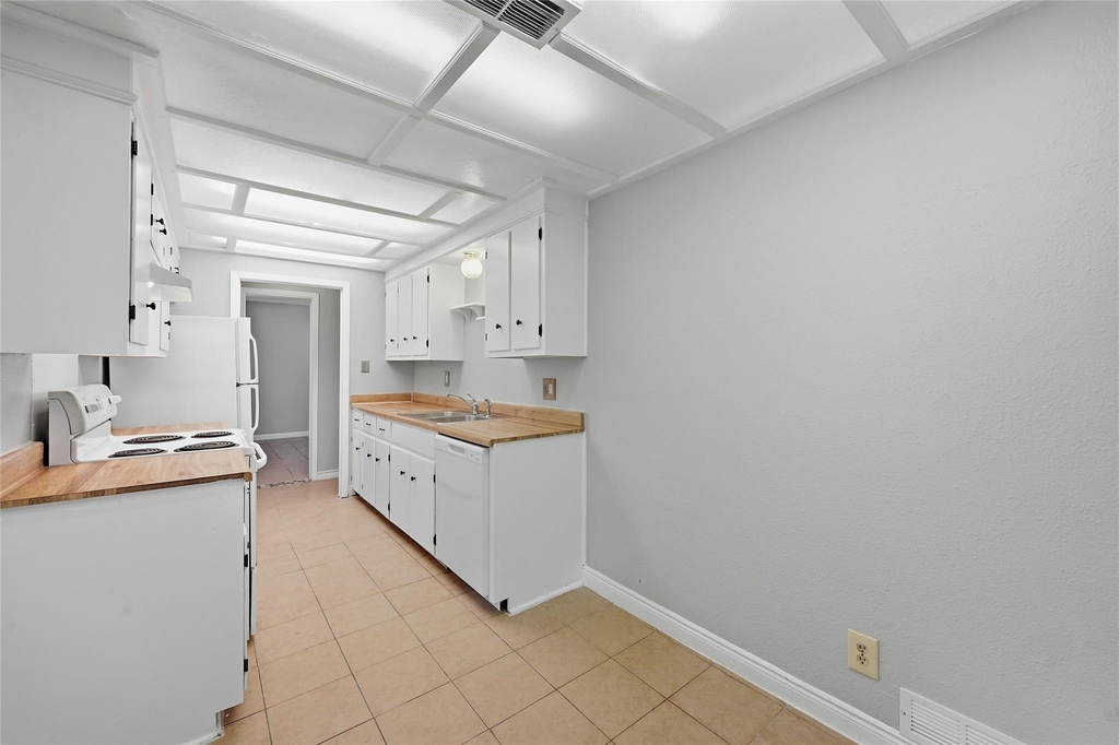 1312 Churchill Way - Photo 5