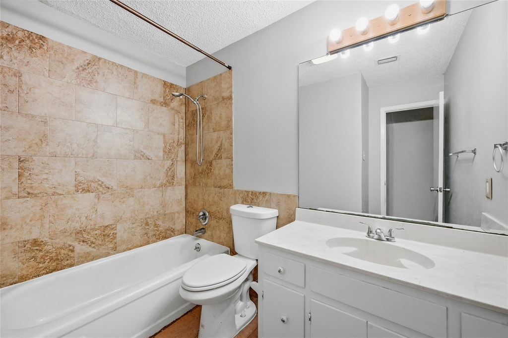 1312 Churchill Way - Photo 15
